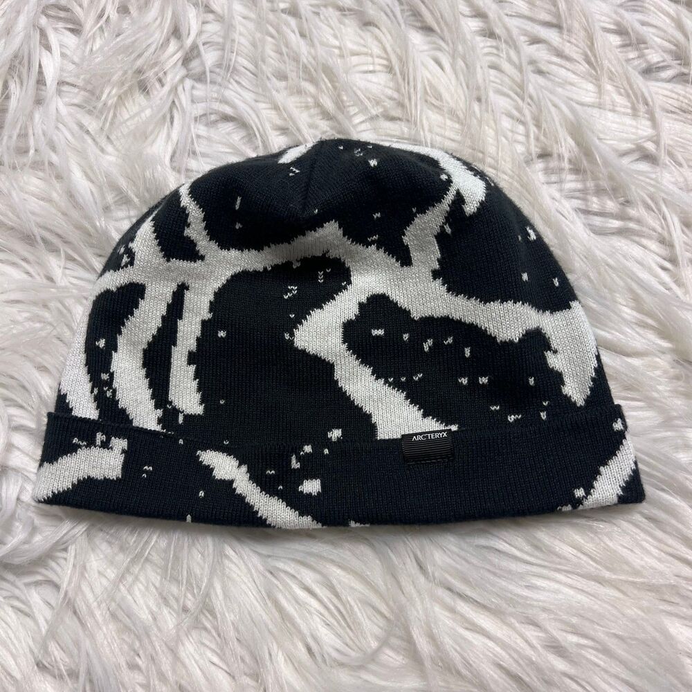 Arc-teryx Men's Black and Navy Hat
